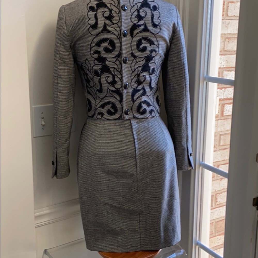 GIANNI VERSACE COUTURE JACKET & SKIRT SUIT - Picture 4 of 8